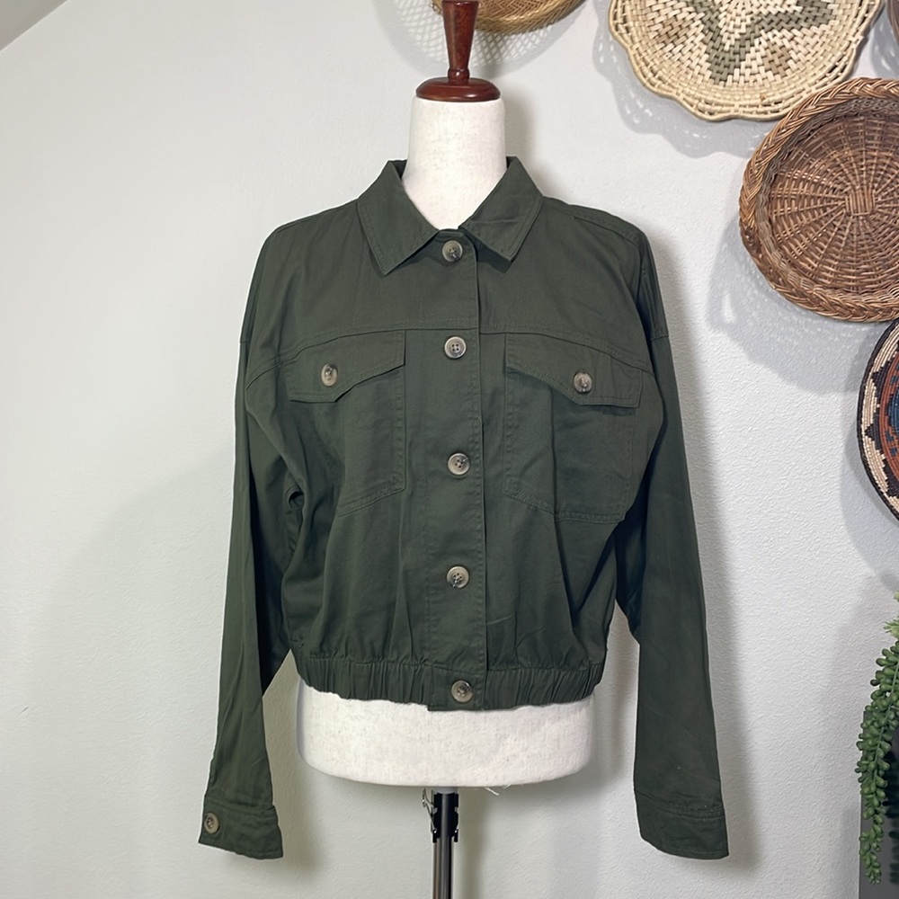 Women’s NWT’s Olive Green Lightweight Jacket Overlay Button Up Size Large